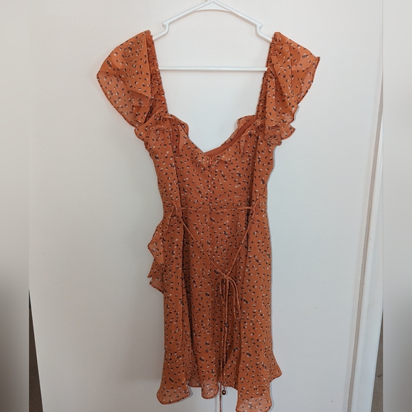 SELFIE LESLIETHINKIN' BOUT YOU RUFFLE TRIM WAIST TIE DRESS SPECKLE PRINT - Picture 4 of 5